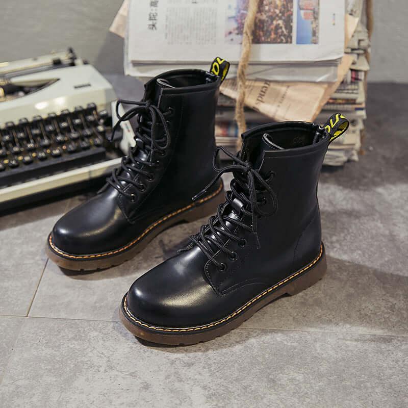 Stivali donna stile Dr Martens con lacci - Tacco medio - Viva Armonia