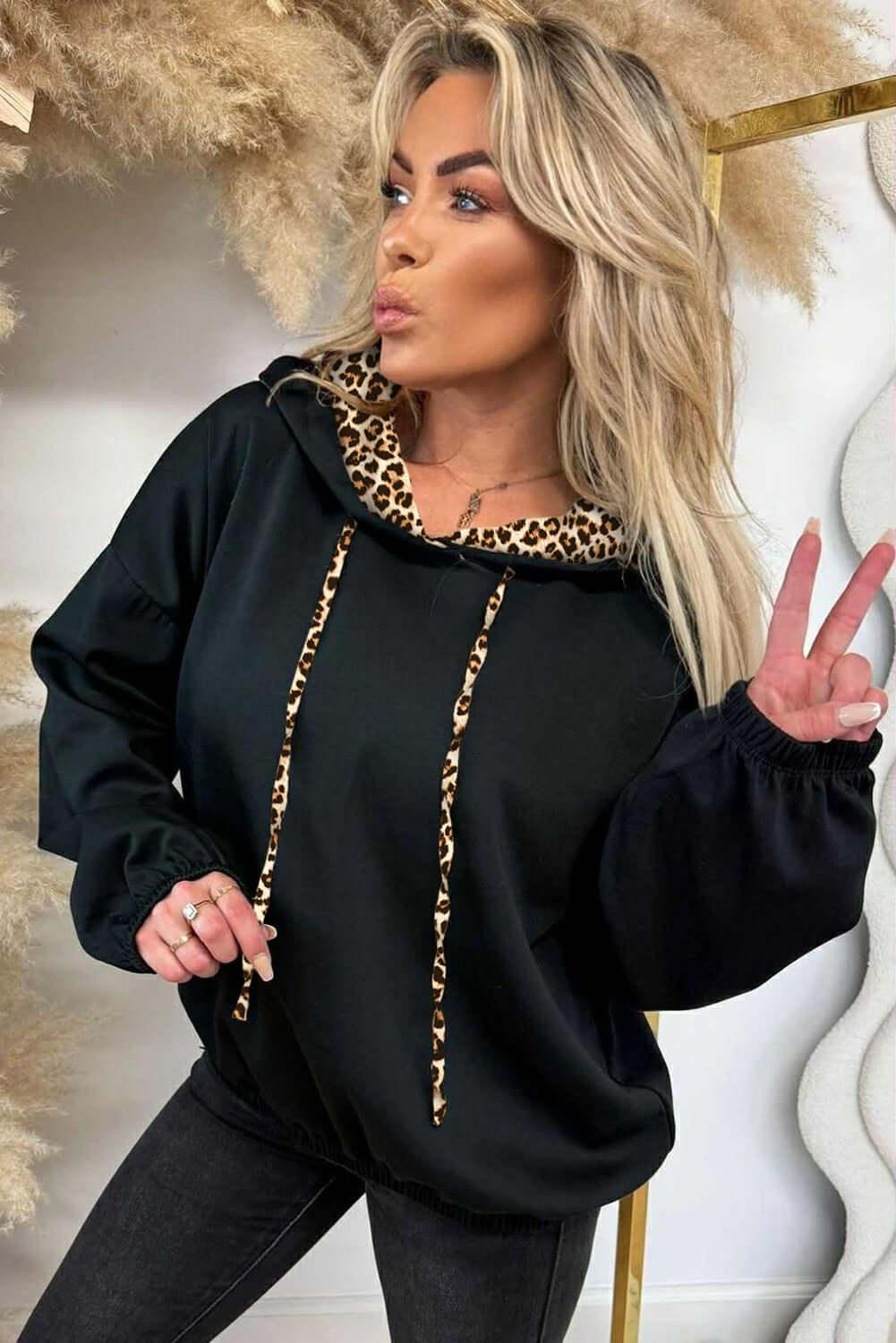 Top sciolto con coulisse leopardo a contrasto leopardato e spalle scoperte - Viva Armonia