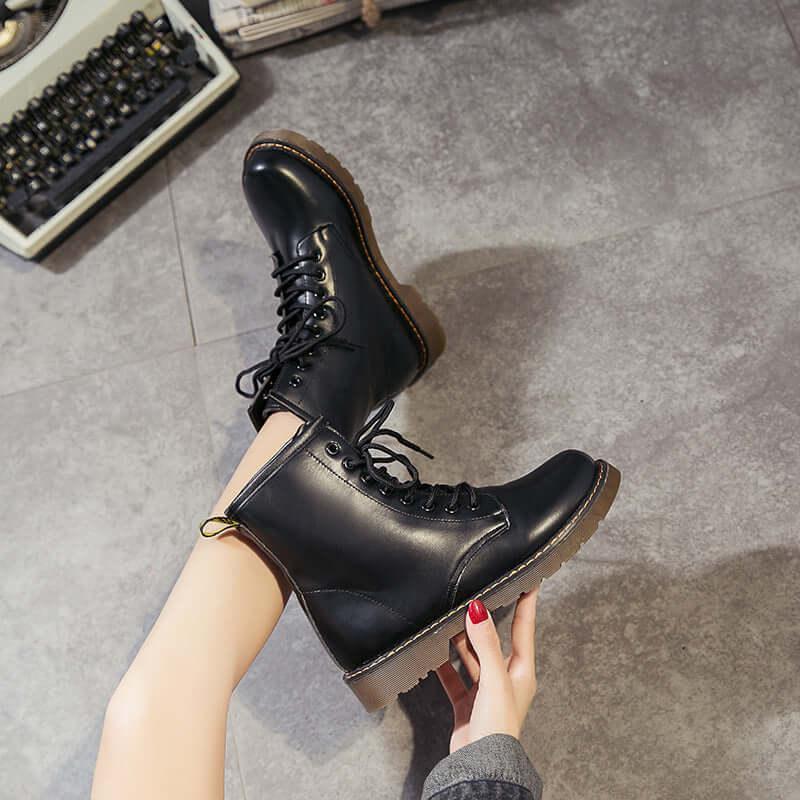 Stivali donna stile Dr Martens con lacci - Tacco medio - Viva Armonia